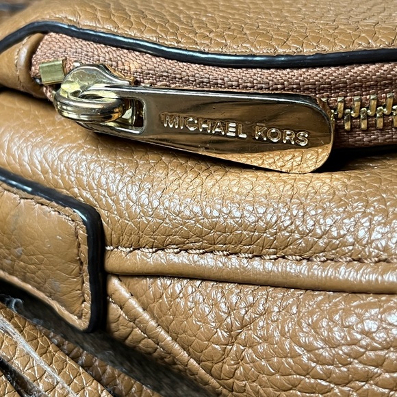 MICHAEL KORS Bedford leather crossbody tan/Carmel leather w/GHW - Picture 7 of 12
